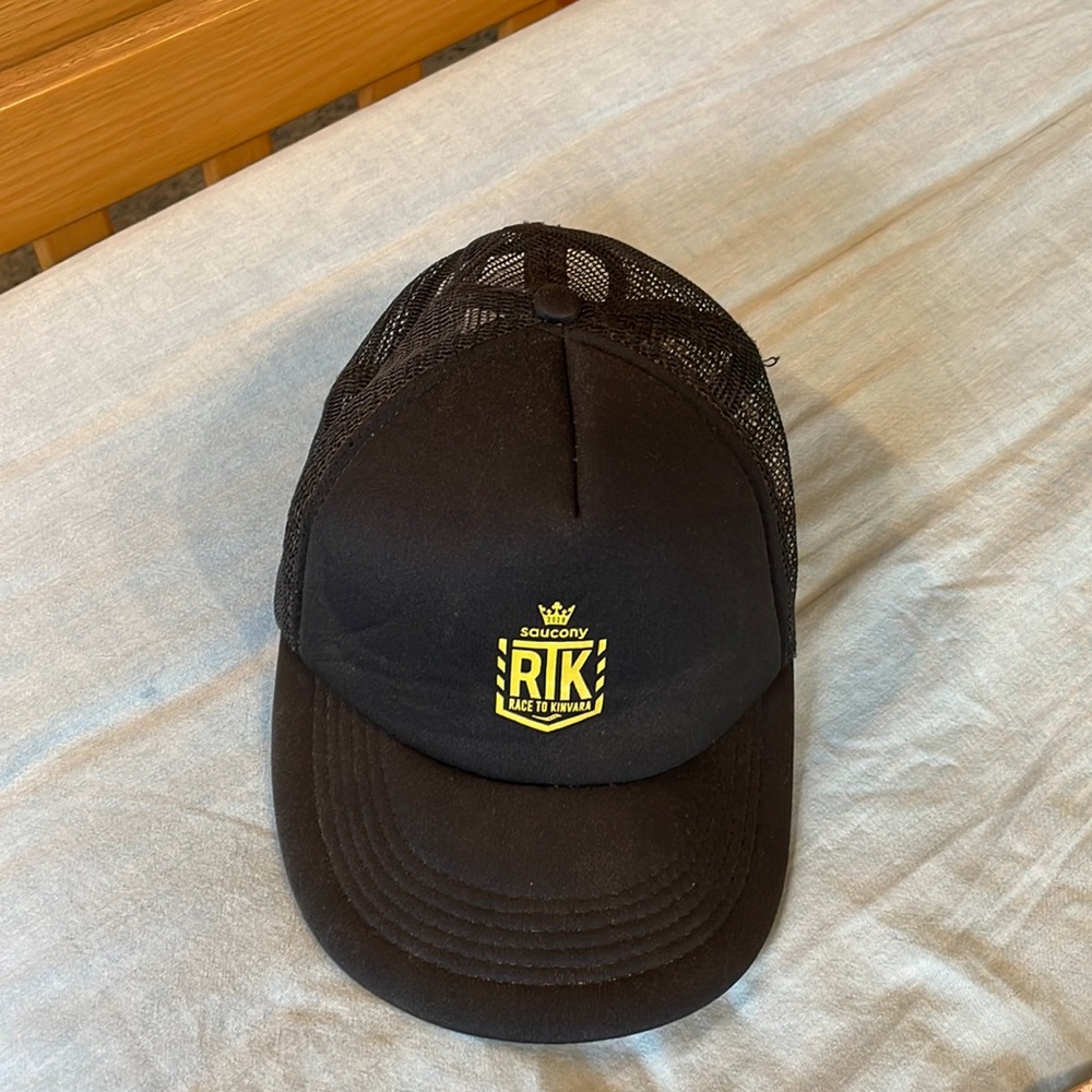 Used but awesome condition trucker saucony hat!